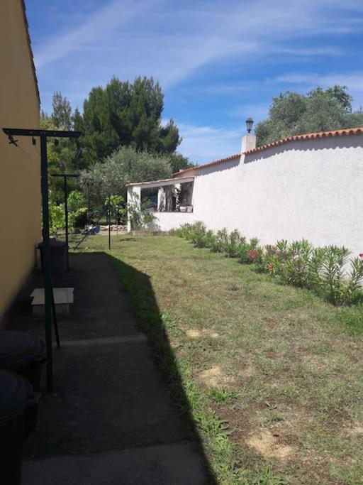 Maison Dans Une Propriete Avec Une Cour Corneilhan Exterior photo