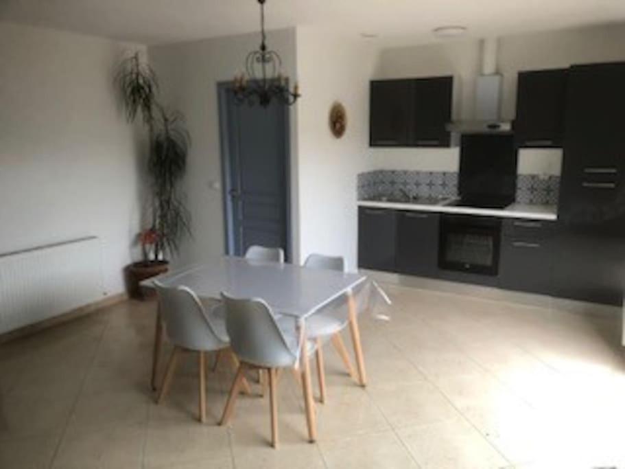 Maison Dans Une Propriete Avec Une Cour Corneilhan Exterior photo