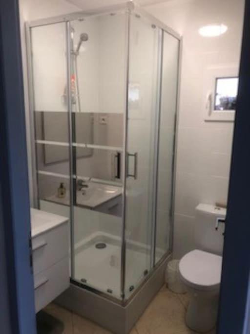 Maison Dans Une Propriete Avec Une Cour Corneilhan Exterior photo