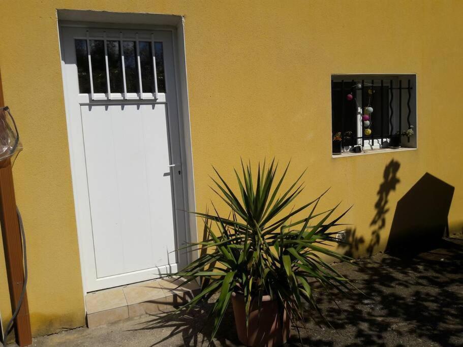 Maison Dans Une Propriete Avec Une Cour Corneilhan Exterior photo